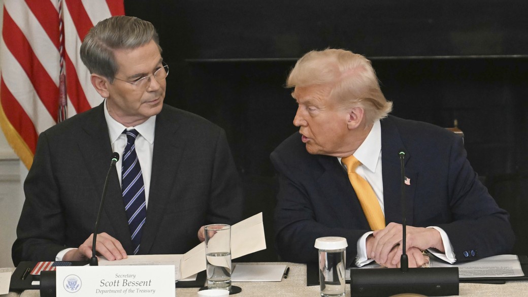 রাশিয়ার অর্থনীতি ভেঙে দেওয়ার হুমকি যুক্তরাষ্ট্রের